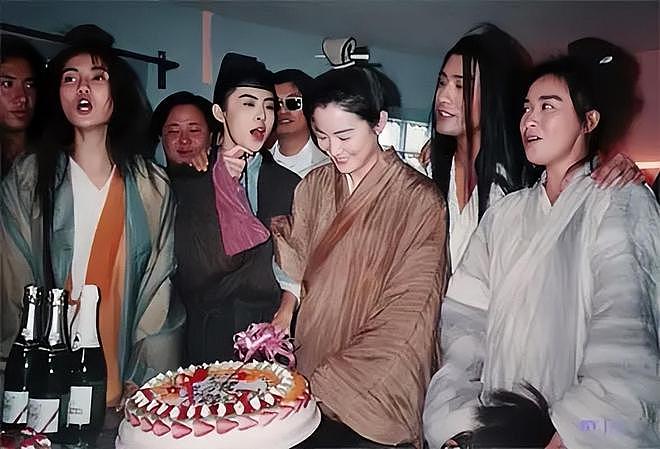 王家卫持续被扒!当年《东邪西毒》30人嫖娼被抓,事后推锅临时工(组图) - 6