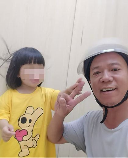 外卖箱里长大的娃:单亲父母的生死时速(组图) - 3