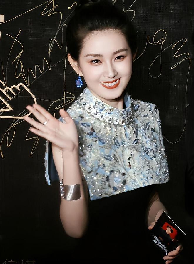 短剧女神郭宇欣让多少白幼瘦女星脸红？给你们看看啥叫珠圆玉润（组图） - 25