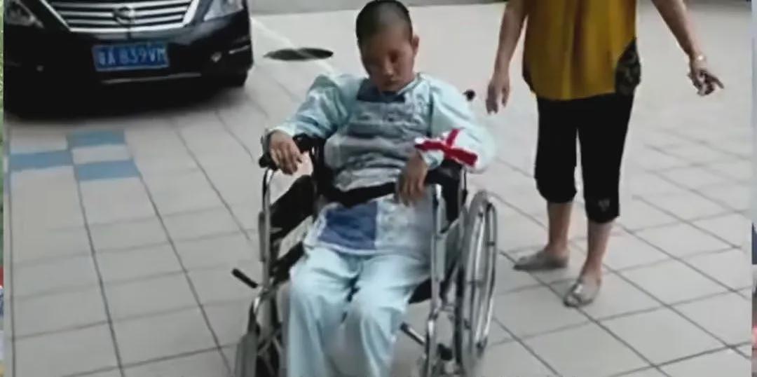 湖南妈妈跳广场舞10年“唤醒”植物人女儿:医生说舞乐能刺激神经,我就照做了(视频/组图) - 3