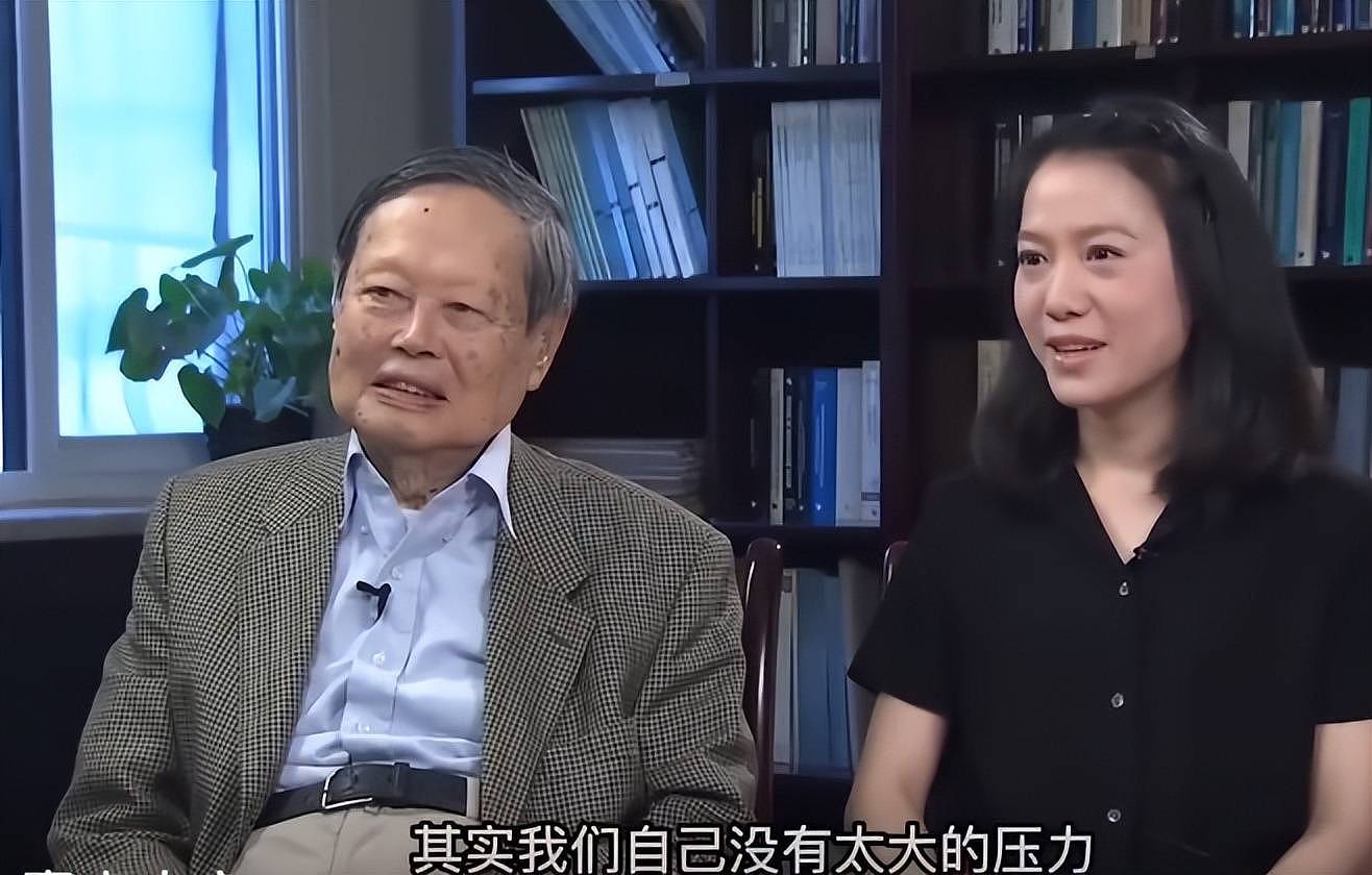 翁帆最新近况:穿35块的帆布鞋,带34箱手稿搬离旧居(组图) - 9