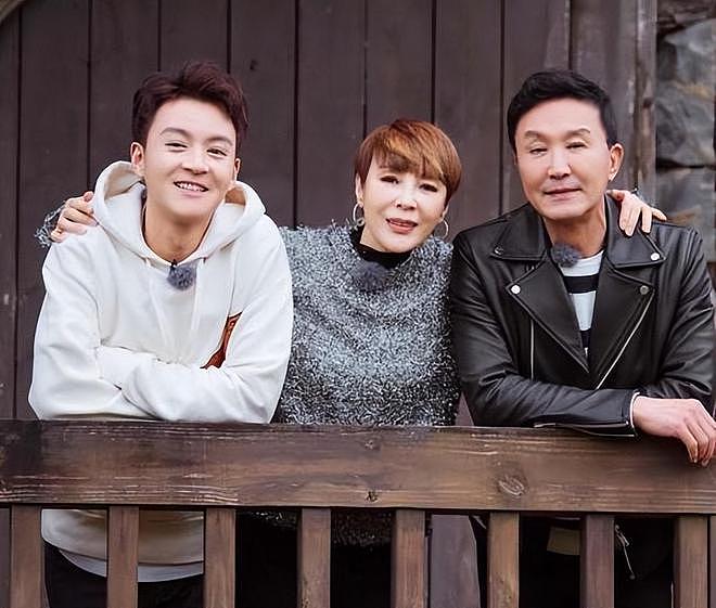 张凯丽女儿新剧遭质疑, 硬挤进贵圈的星二代:演技不够,爹妈给凑?(组图) - 17