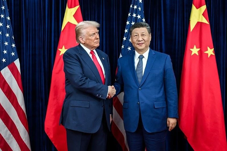 英媒:特朗普收王冠礼物提前退场,习才是真正王者(组图) - 4