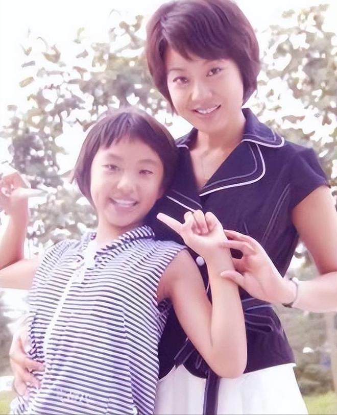 张凯丽女儿新剧遭质疑, 硬挤进贵圈的星二代:演技不够,爹妈给凑?(组图) - 39