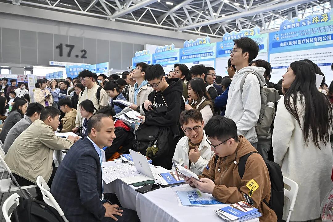 转行最热门赛道的文科生,现在怎么样了?(组图) - 2