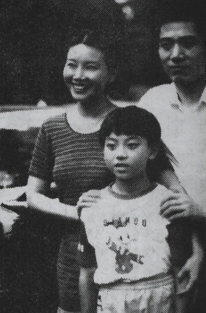 张凯丽女儿新剧遭质疑, 硬挤进贵圈的星二代:演技不够,爹妈给凑?(组图) - 33