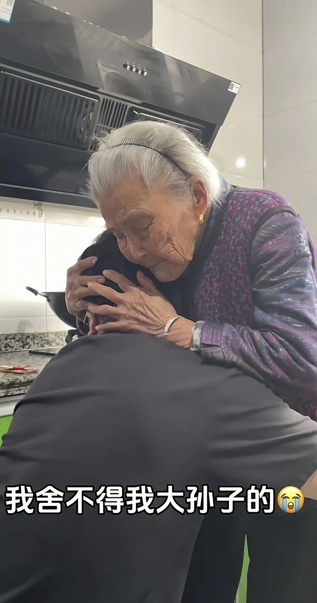 【情感】太甜了!101岁奶奶和孙子孙媳的互宠日常!孝顺就是:陪她笑闹,懂她需要(组图) - 15