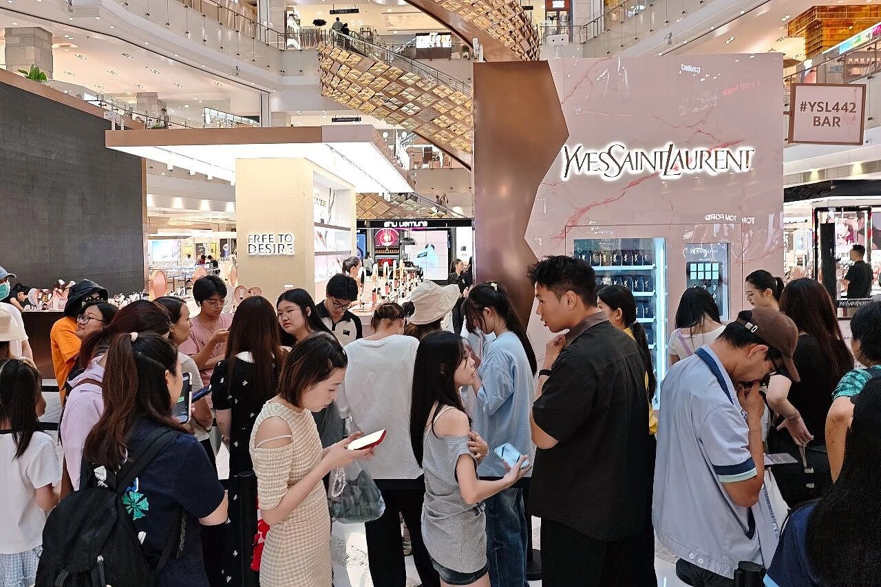 被“大瓶美妆”背刺，年轻人疯抢中样（组图） - 10