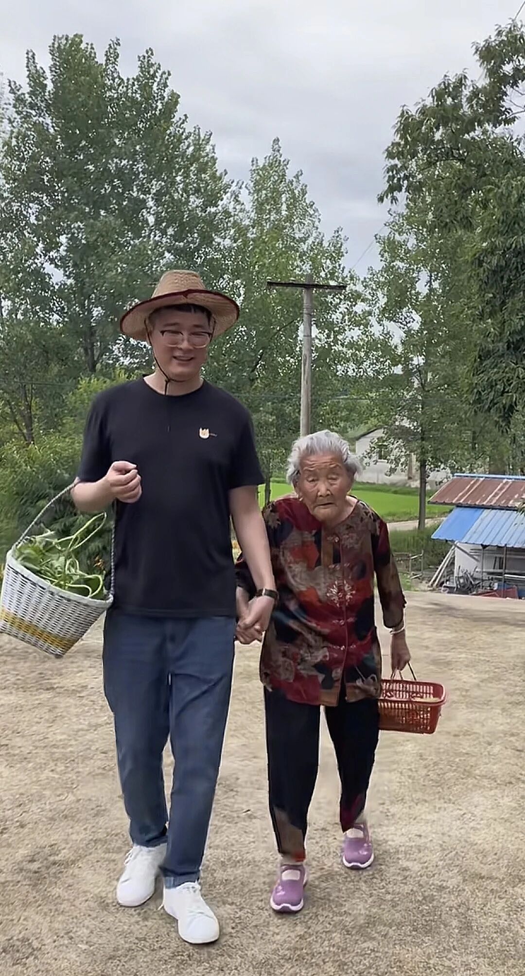 【情感】太甜了!101岁奶奶和孙子孙媳的互宠日常!孝顺就是:陪她笑闹,懂她需要(组图) - 22