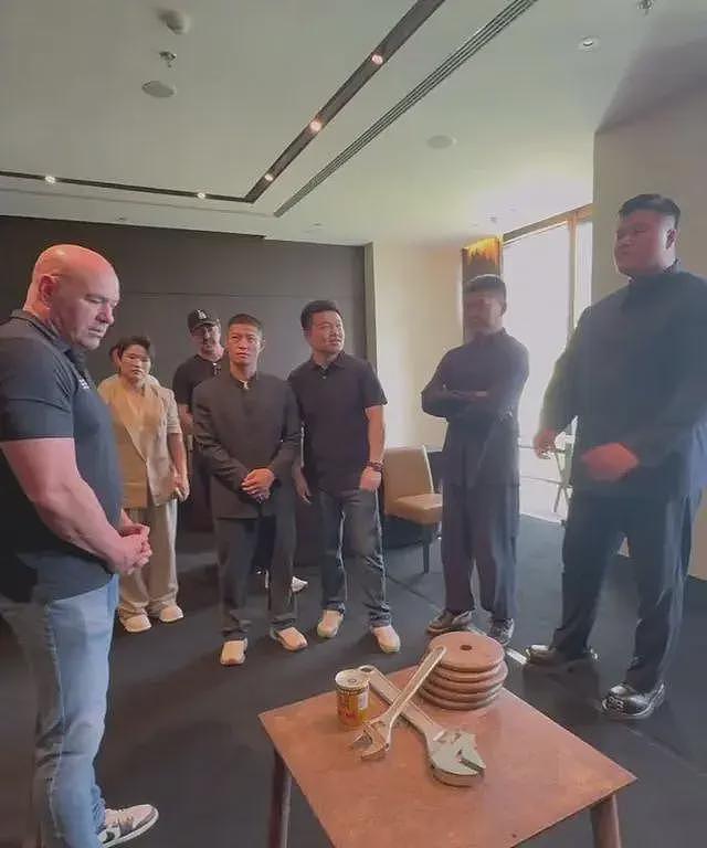 扇耳光大赛赵鸿刚多打2次仍失败,网友期待其师傅出战(视频/组图) - 2