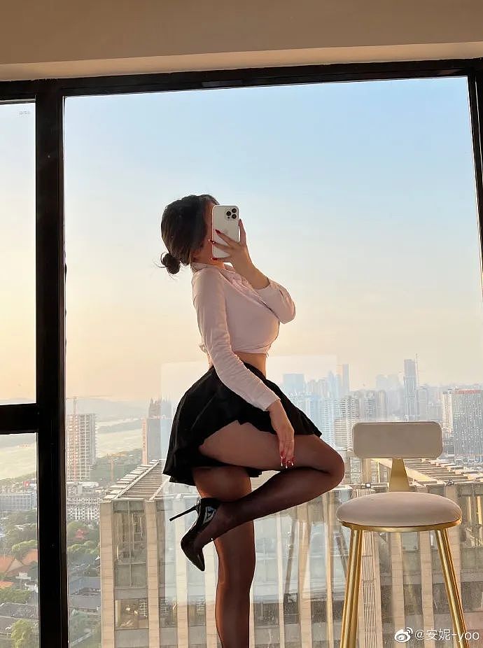 【美女】120斤辣妹,黑丝高跟太性感,大围度身材引舔屏(组图) - 6