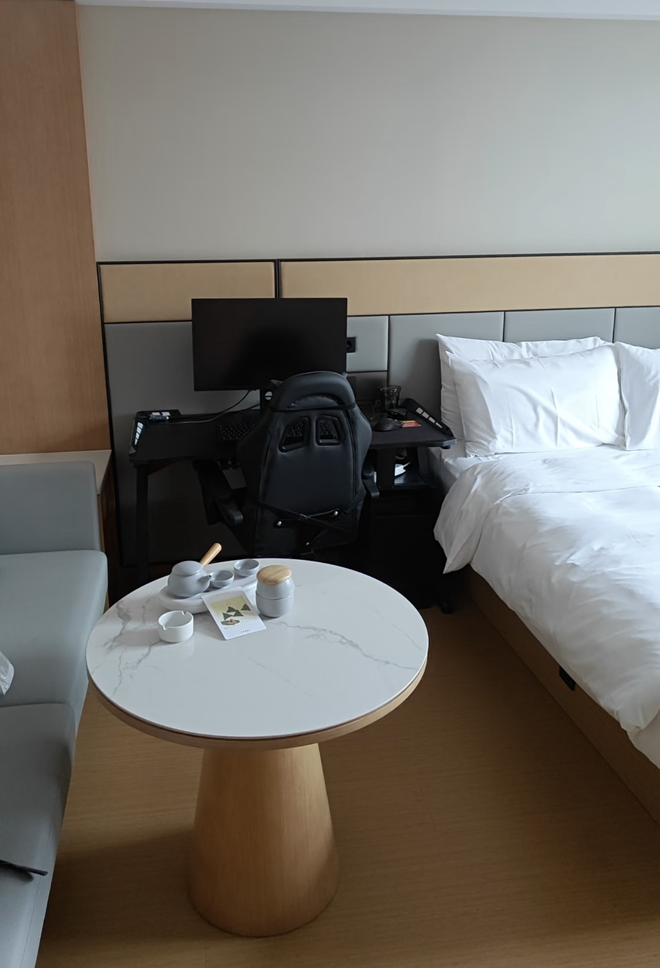 中年男人最隐秘的崩溃方式：去酒店“开黑”（组图） - 5