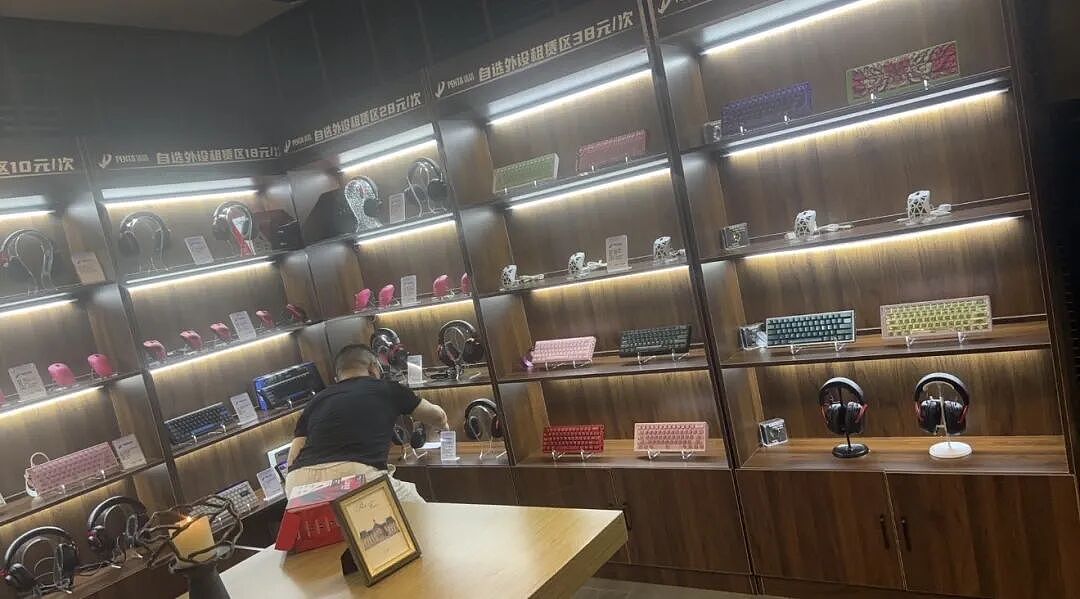 中年男人最隐秘的崩溃方式：去酒店“开黑”（组图） - 18