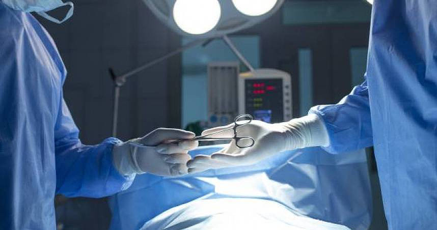 山东10岁男童腹痛就医，6器官无故遭切除！母亲崩溃：儿无法正常进食（组图） - 1