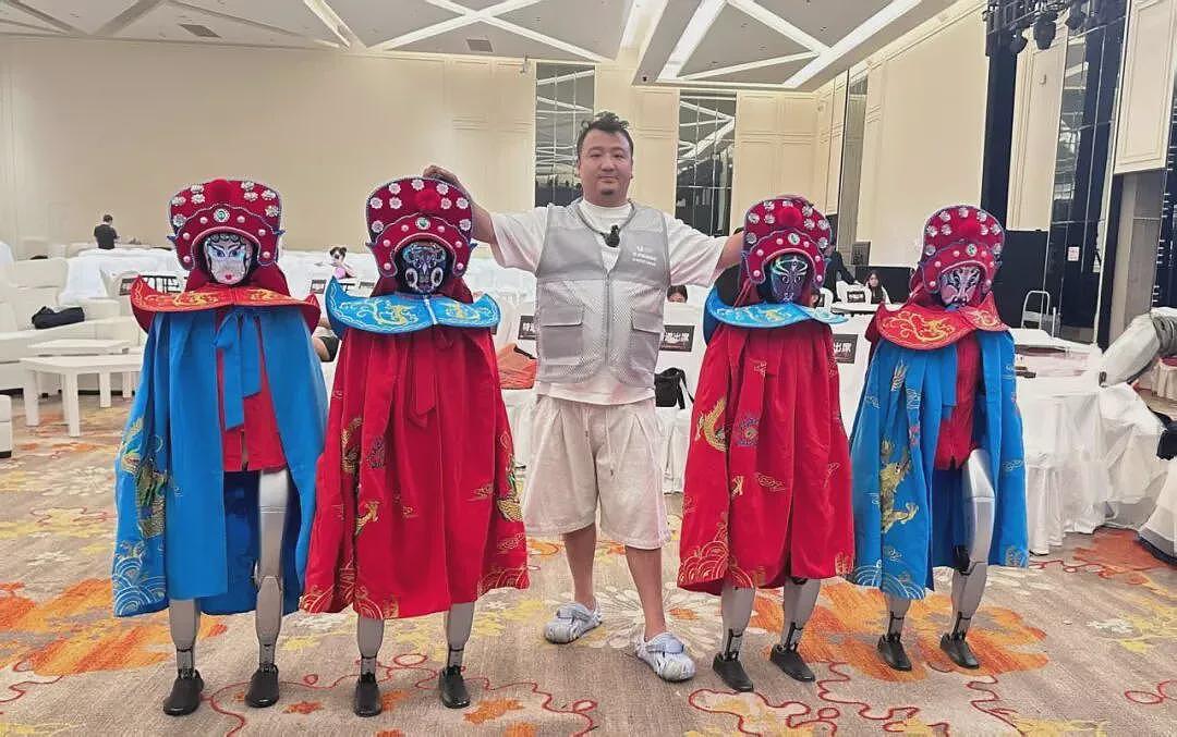 宇树机器人，在婚礼迎宾，养老院热舞，日入8000（组图） - 7