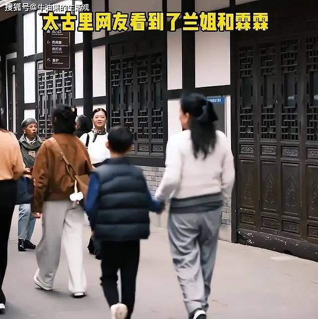 马筱梅带两个孩子在成都逛街,玥儿身高快赶上后妈(组图) - 8