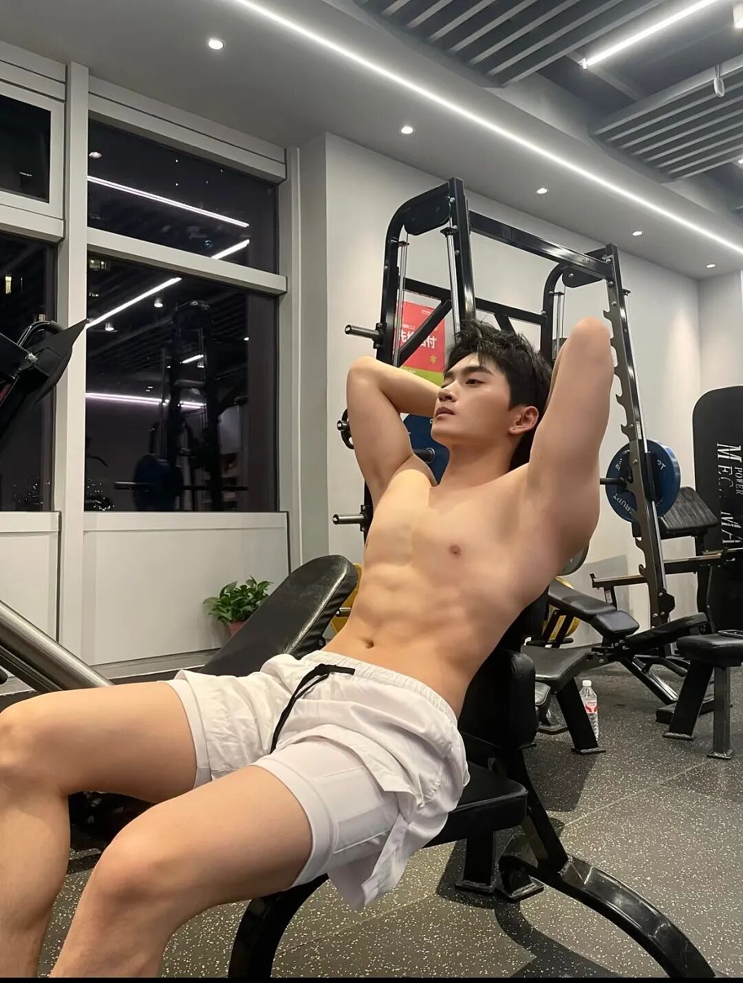 【帅哥】肌肉男模帅哥走红网络，性感的身材，迷人的颜值真让人上头...（组图） - 16