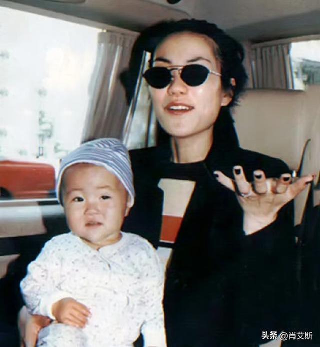 结婚当晚改口叫爸，跟谢霆锋似好哥们，难怪王菲纵容窦靖童的不乖（组图） - 17