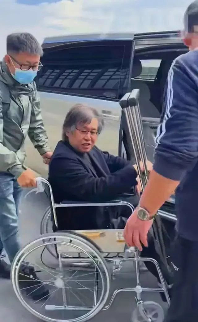 郑智化退圈，连滚带爬（组图） - 1
