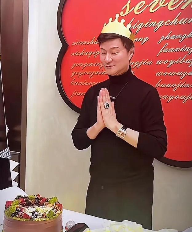 范丞丞爸爸75岁生日照曝出！穿得像韩国欧巴似的，看着最多40岁（组图） - 4