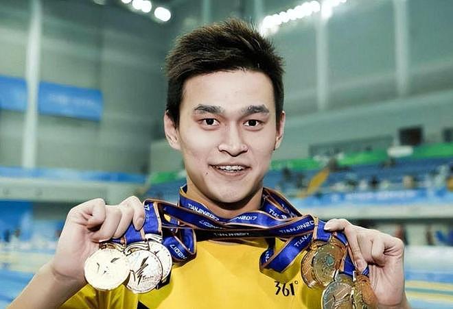 34岁孙杨泪洒现场：要跟小20岁的孩子去拼，但我死也要战死在水里（组图） - 2