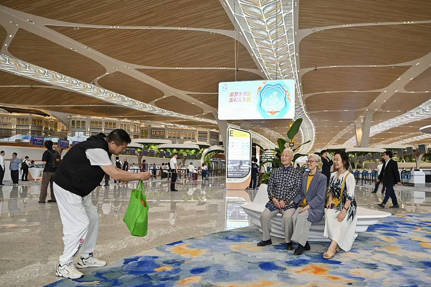 中国重启加拿大跟团游,半小时首发团爆满!团费高达这个数,旅游潮再现(组图) - 4