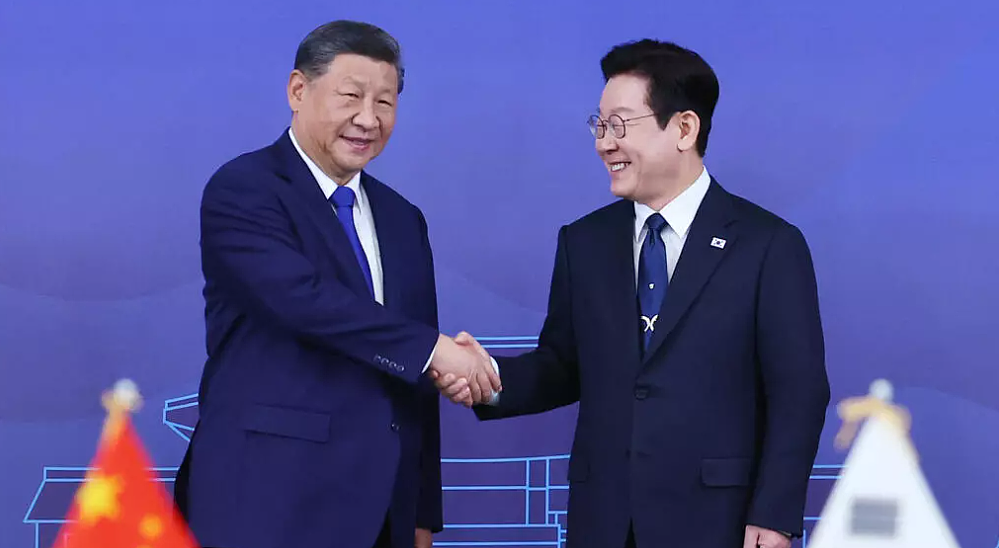 外媒:“他”罕见在公开场合展现幽默登上韩国头条(图) - 1