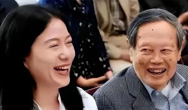 翁帆已经打扫整理完旧居：和杨振宁的结婚照最显眼（组图） - 7