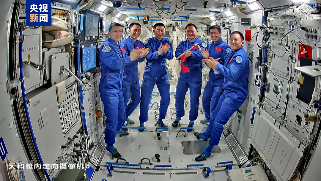 疑似遭空间微小碎片撞击,神舟二十号载人飞船返回任务将推迟进行(组图) - 2