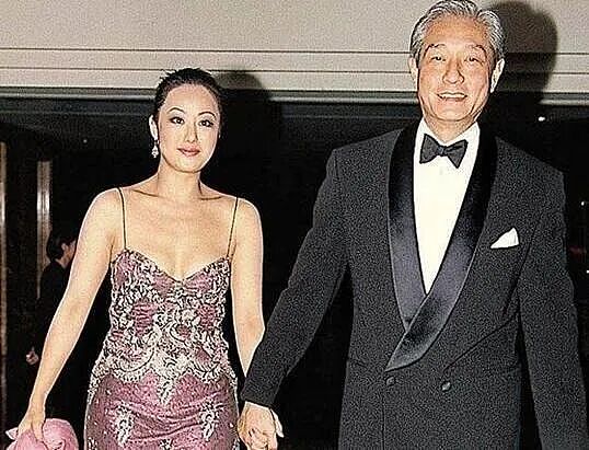 这也能洗白！害惨闺蜜一家逼其子女入狱、与5床伴持续交合15小时，60岁变身商业女强人？（组图） - 37