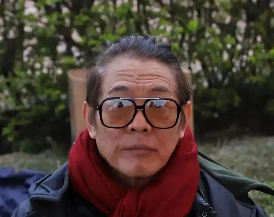 李连杰亲自下场辟谣，泳池脱衣露出光洁胸口，直言：别拿逝者炒作（组图） - 3