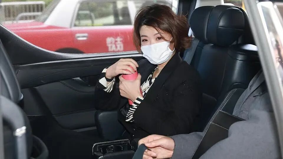 TVB前港姐被家暴恐吓,女儿发文控诉富豪爸爸,二人正办离婚(组图) - 4