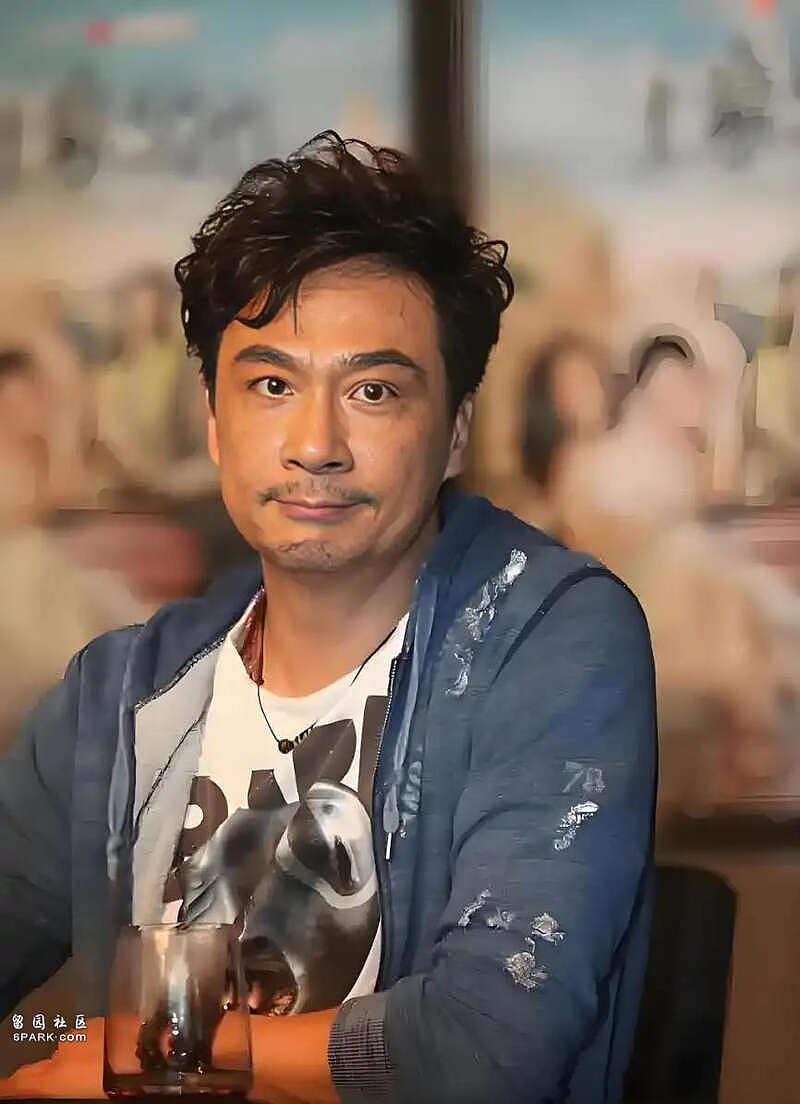 63岁吴镇宇刷老年卡被疑冒领,掏身份证后全场懵了(组图) - 7