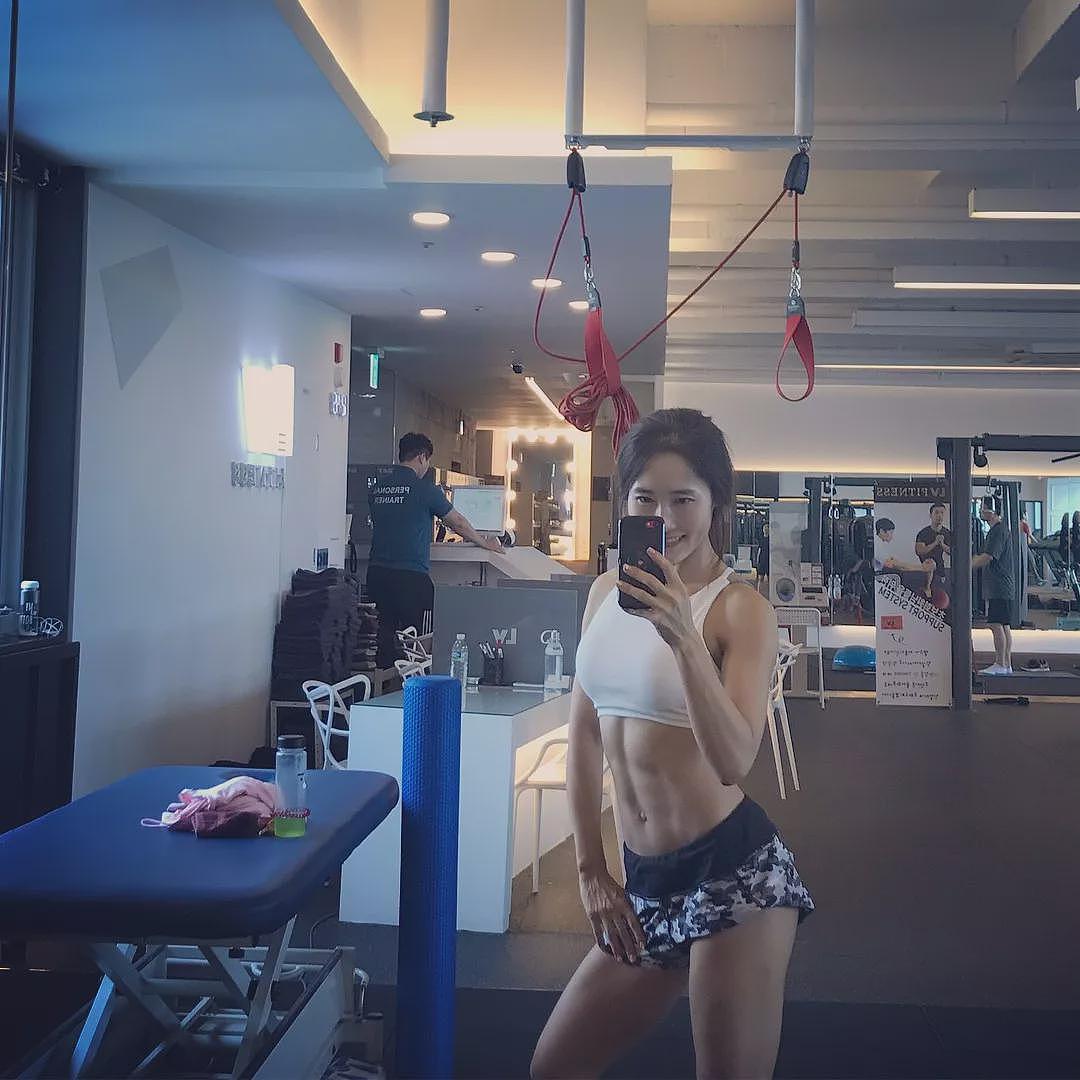 【美女】泰国女警因一张私照遭网友抨击：太暴露，有损警察形象（组图） - 12