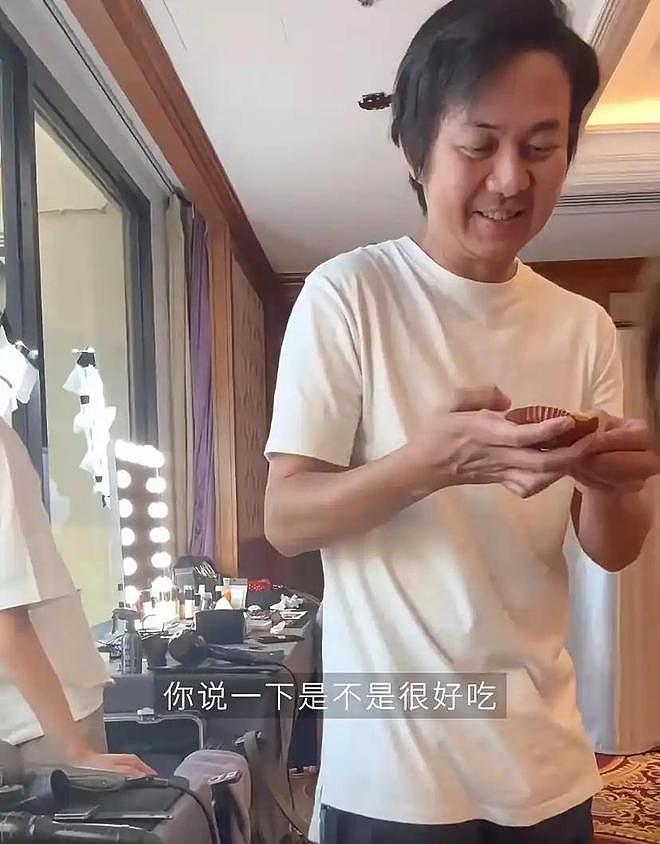 窦骁否认婚变后首现身，状态很好露开心笑容，手戴结婚戒指超抢镜（组图） - 15