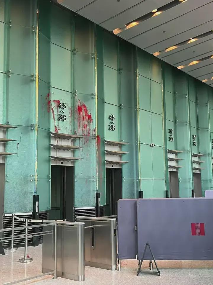 男子求见李嘉诚遭拒，大闹长江集团中心！泼红漆、打保安（视频/组图） - 2
