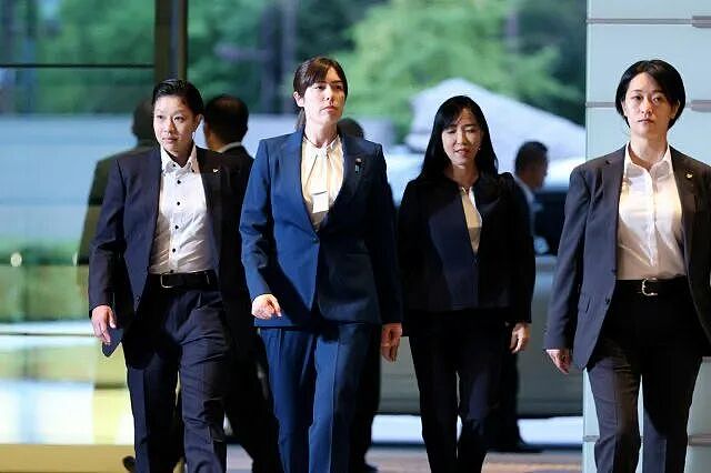 交际花高市早苗和其他领导人搂搂抱抱！日本人观点两极分化，有人要“守护高市的笑容”？（组图） - 14