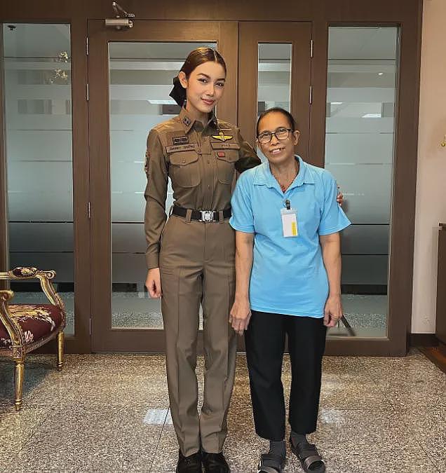 【美女】泰国女警因一张私照遭网友抨击：太暴露，有损警察形象（组图） - 8