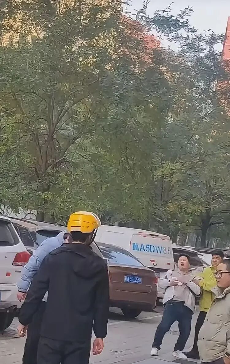 石家庄外卖小哥遭扣薪80%,持刀捅伤两站长,原因太扎心(组图) - 6