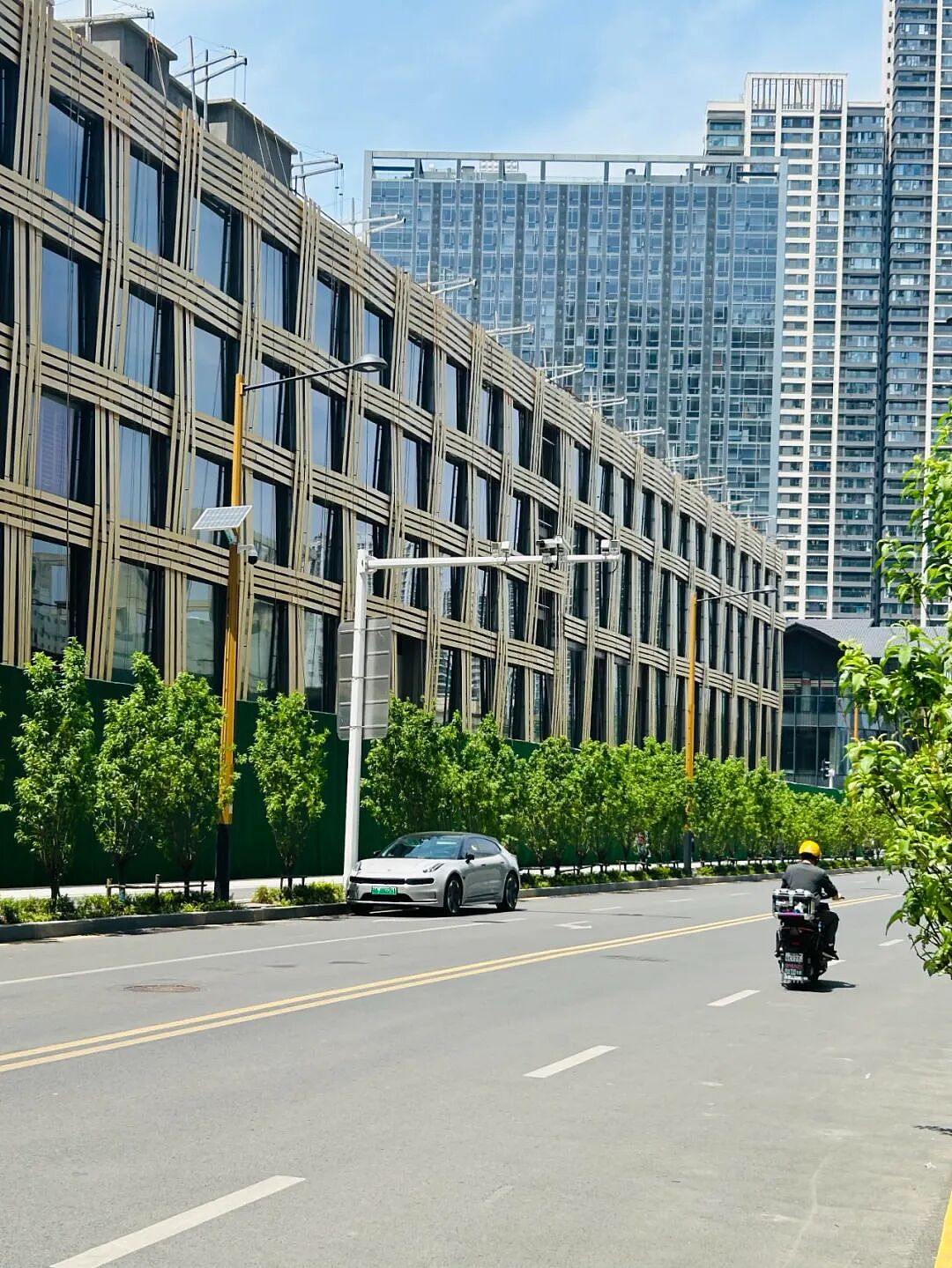 建筑大师又“翻车”了？隈研吾在武汉设计的酒店，还未完工就被吐槽像“快递防护木架”！网友：效果图是一个？（组图） - 21