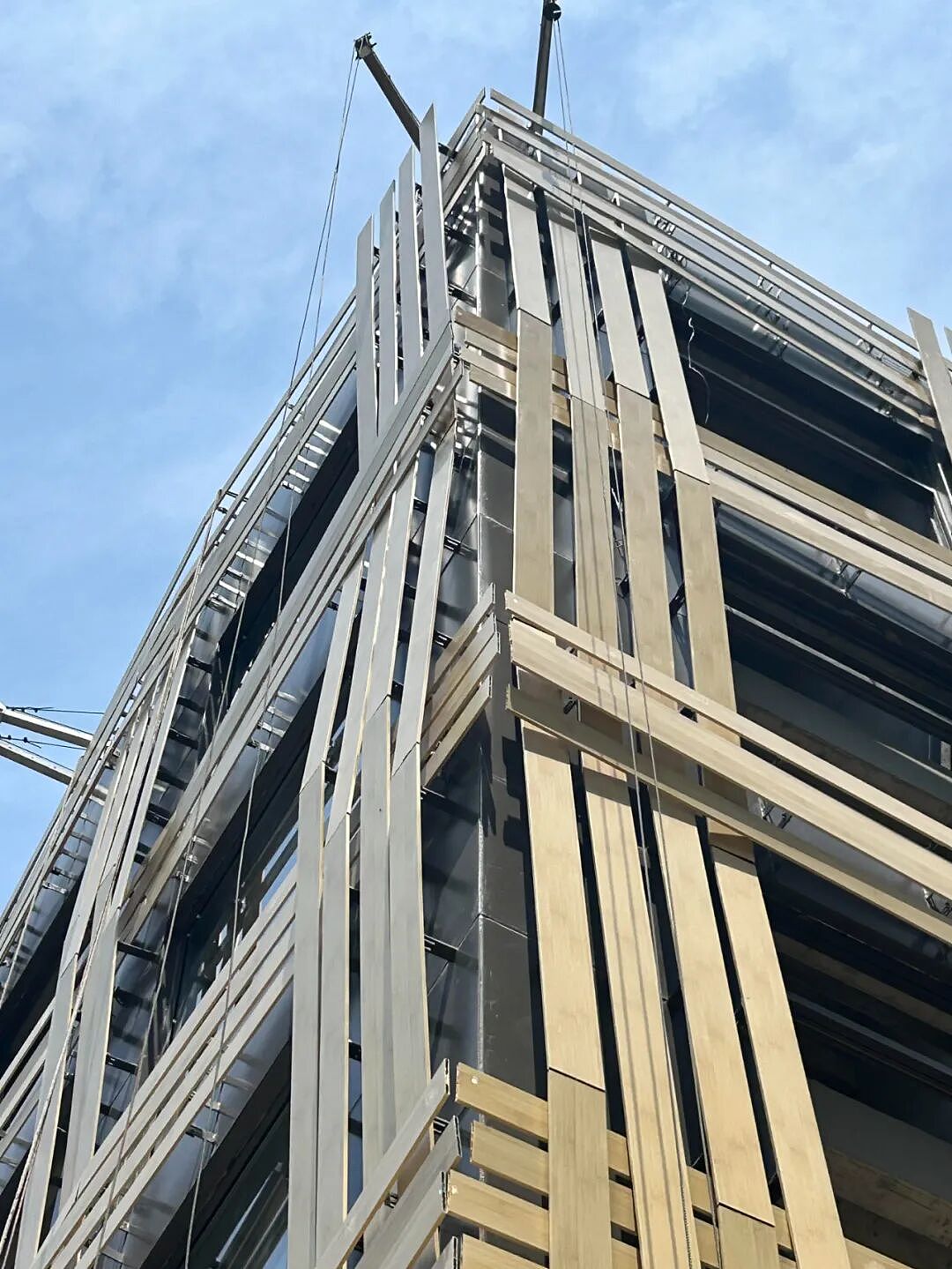 建筑大师又“翻车”了？隈研吾在武汉设计的酒店，还未完工就被吐槽像“快递防护木架”！网友：效果图是一个？（组图） - 10