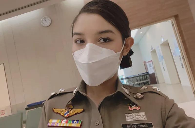 【美女】泰国女警因一张私照遭网友抨击：太暴露，有损警察形象（组图） - 1