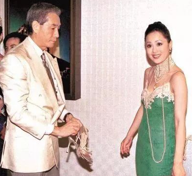 这也能洗白！害惨闺蜜一家逼其子女入狱、与5床伴持续交合15小时，60岁变身商业女强人？（组图） - 30