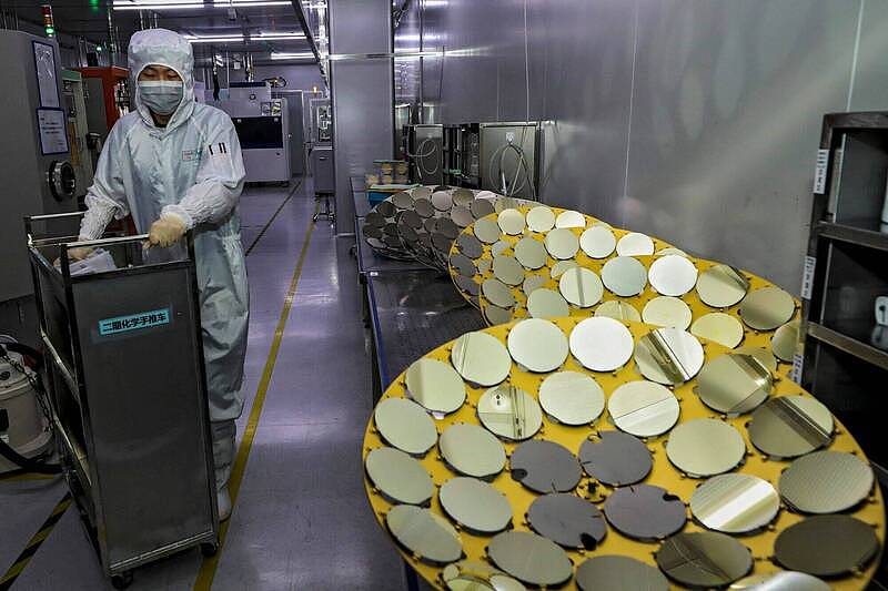 中国下令禁止在国有资料中心使用外国AI晶片(组图) - 1