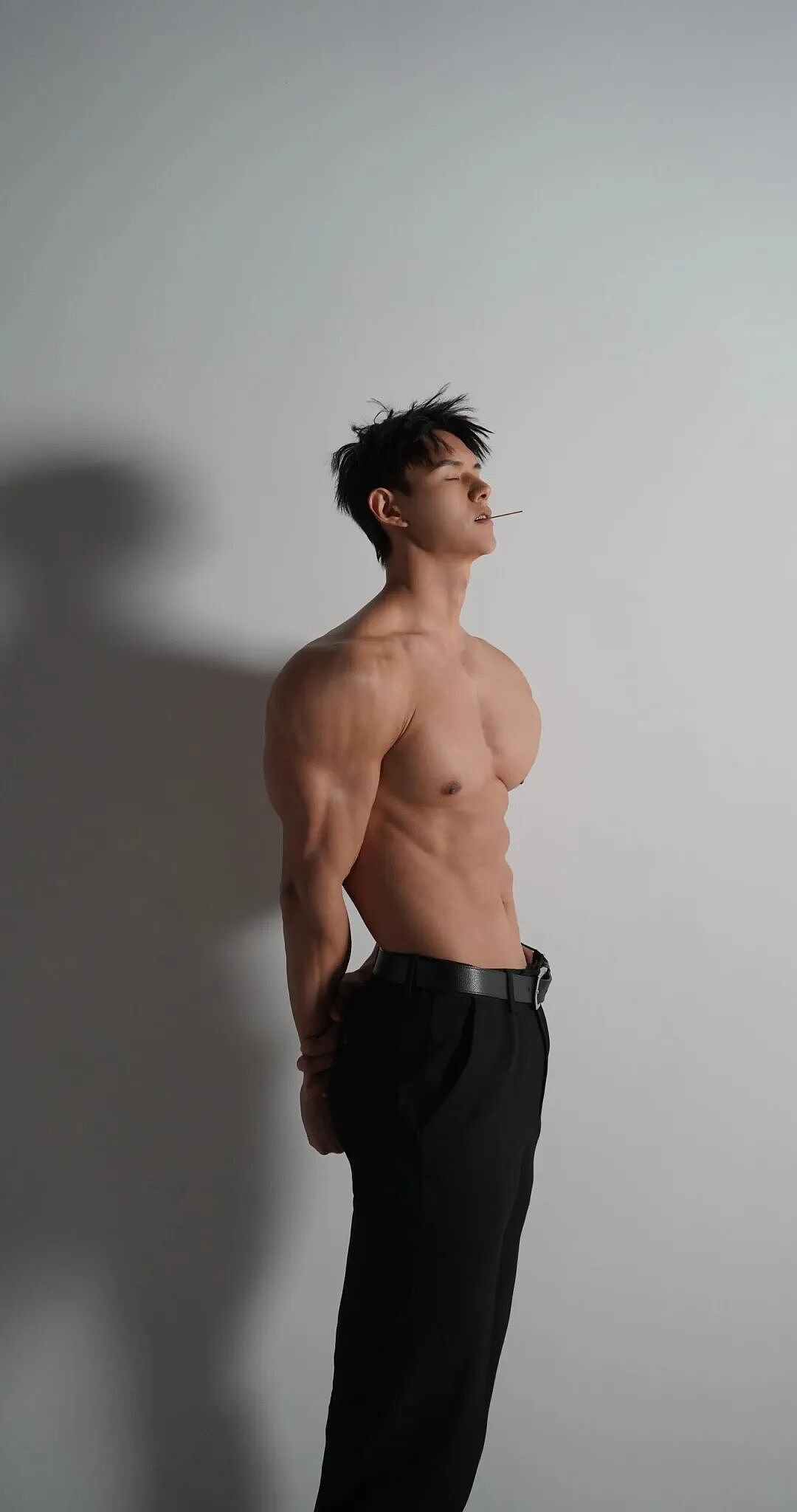 【帅哥】自律的leo:189健身教练体脂8%的肌肉帅哥(组图) - 7