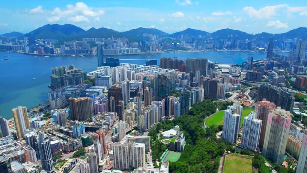 顶级富豪扎堆在香港买楼,内地人今年已经花了千亿(组图) - 1