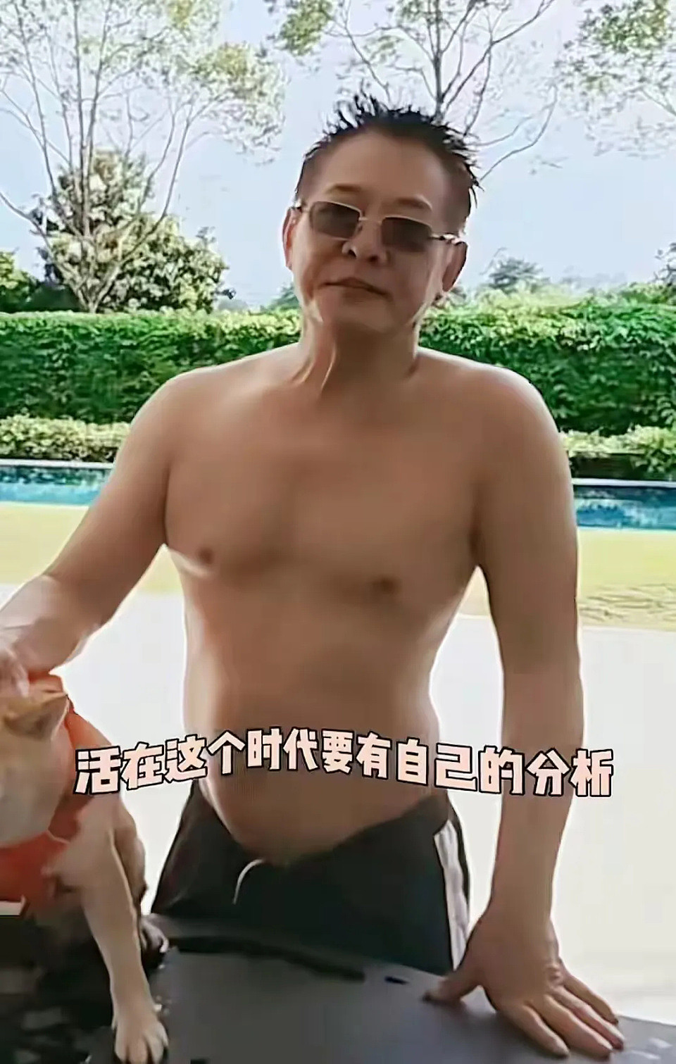 李连杰亲自下场辟谣，泳池脱衣露出光洁胸口，直言：别拿逝者炒作（组图） - 10
