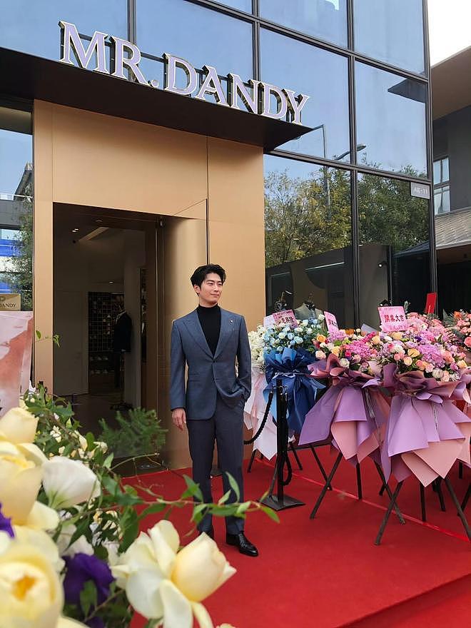 窦骁否认婚变后首现身，状态很好露开心笑容，手戴结婚戒指超抢镜（组图） - 11