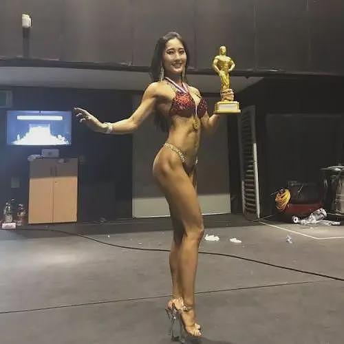 【美女】泰国女警因一张私照遭网友抨击：太暴露，有损警察形象（组图） - 14