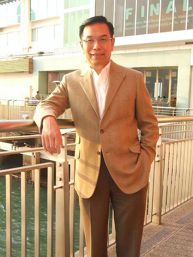 香港著名男星再婚娶小19岁妻子,猝死在拍戏现场(组图) - 8